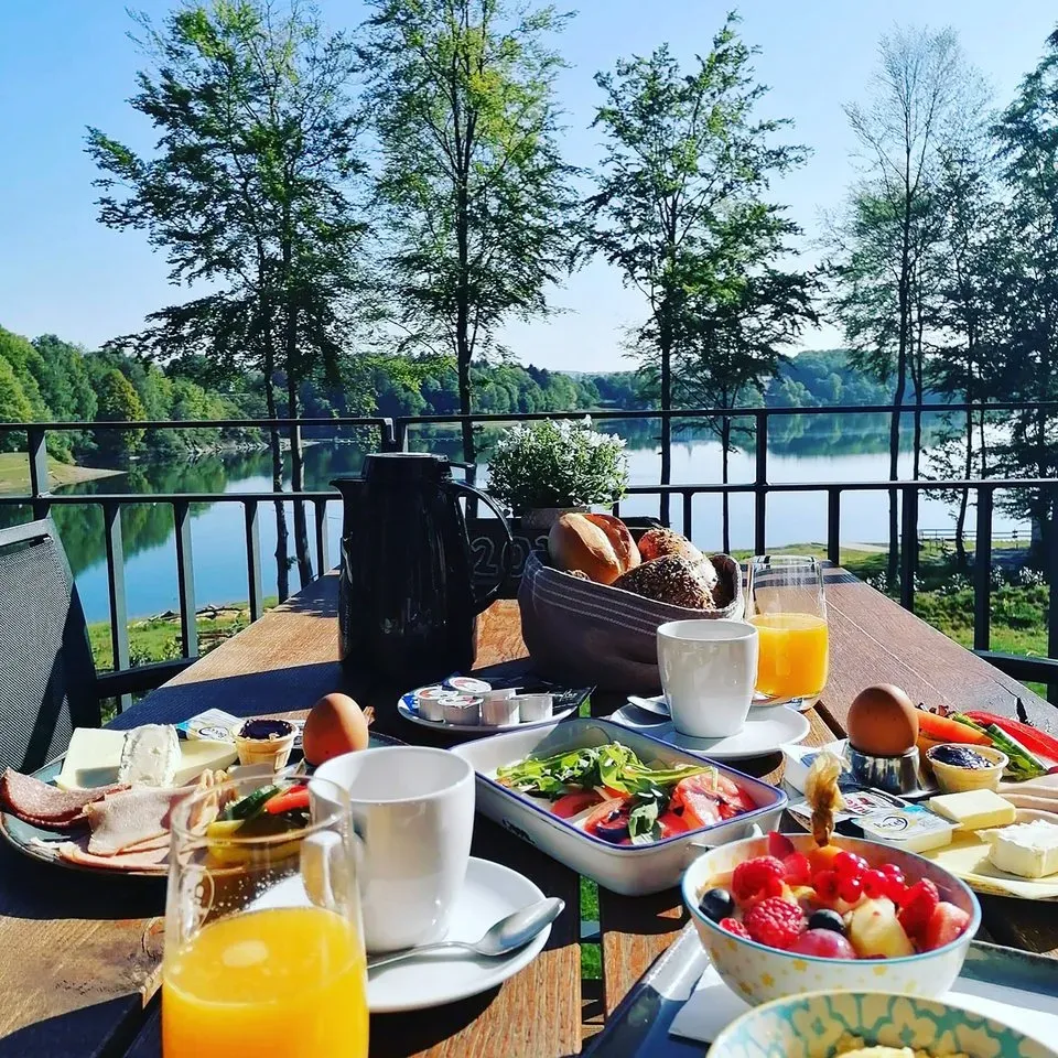 BookNoFees: Reštaurácia – H1 am See – Meschede-Berghausen – H1 pri jazere, fotka 1