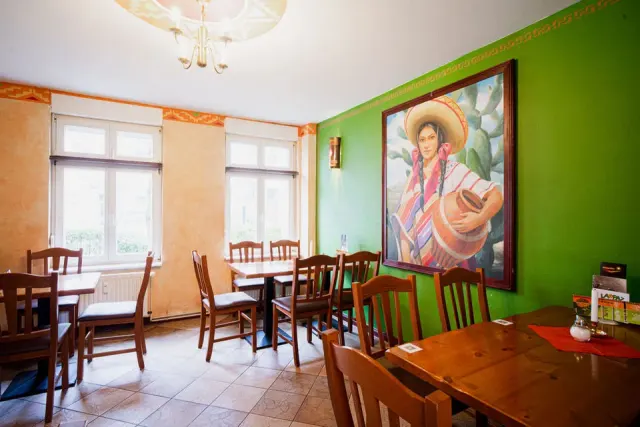 BookNoFees: Reštaurácia – La Paz – Berlin – La Paz, fotka 2