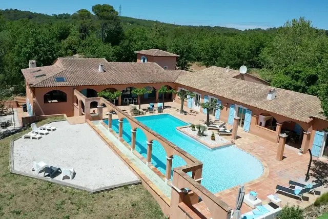 BookNoFees: Les Palmiers – pre 6 osôb s bazénom a klimatizáciou – TRANS-EN-PROVENCE