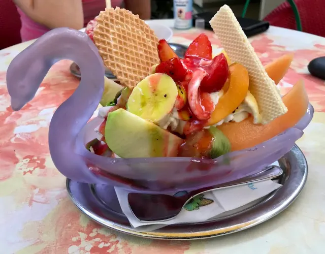 BookNoFees: Zmrzlina – Sagui Eiscafe – Wetter (Ruhr) – Vitajte v zmrzlinárni, fotka 2