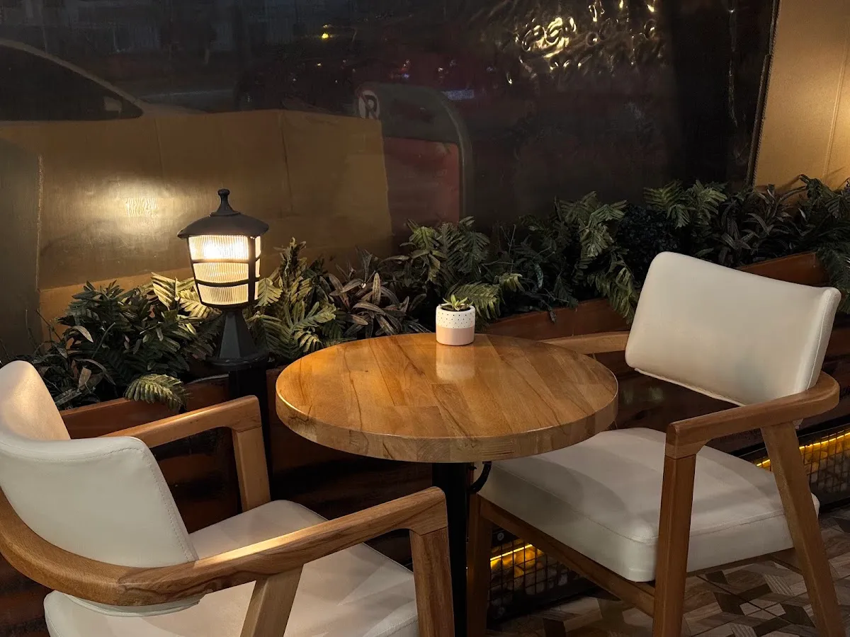 BookNoFees: Kaviareň – Coffee Noche – Istanbul – Káva v noci, fotka 1