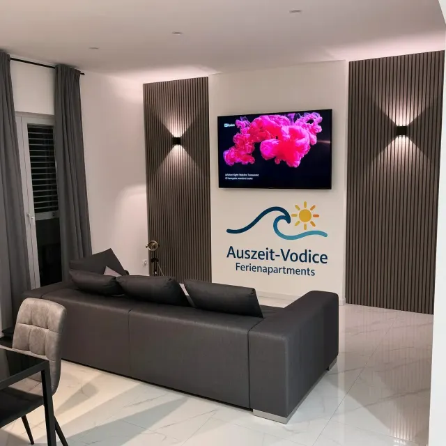 BookNoFees: Dovolenka vo Vodiciach – apartmán 1: so súkromným bazénom a grilom – Vodice