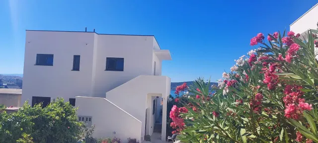 BookNoFees: ubytovanie, Kaštel Sućurac, Split – Pokojné rodinné ubytovanie s výhľadom na more