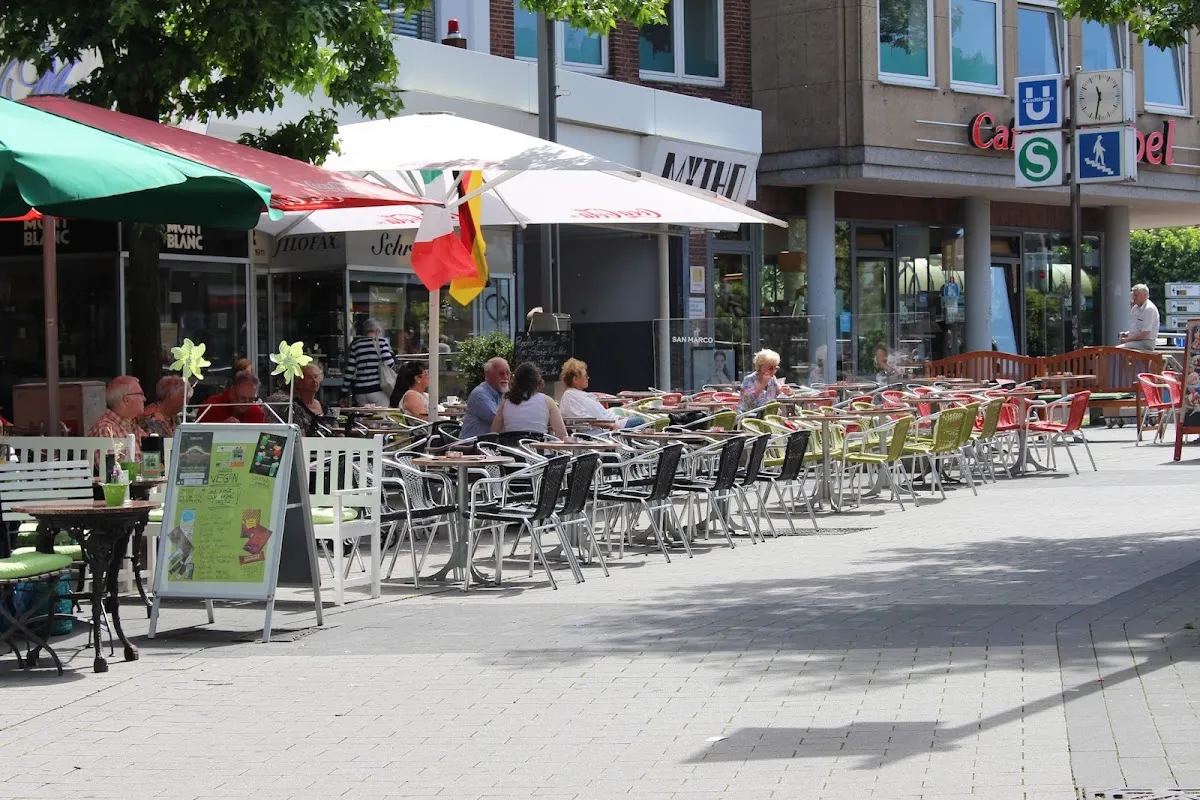 BookNoFees: Zmrzlina – San Marco Eiscafé – Bochum – Kaviareň San Marco Eiscafé, fotka 1