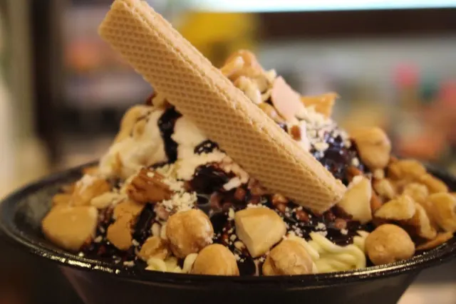 BookNoFees: Zmrzlina – San Marco Eiscafé – Bochum – Kaviareň San Marco Eiscafé, fotka 3