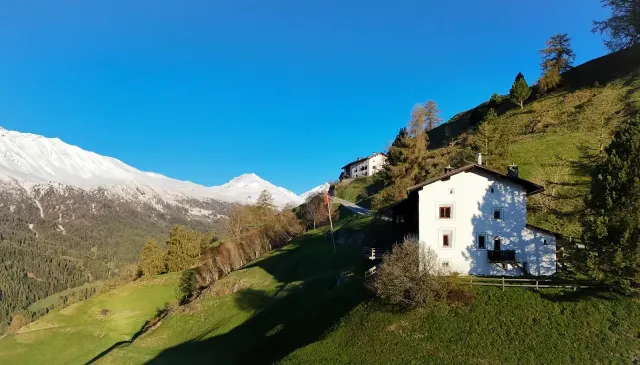 BookNoFees: Dovolenka nad oblakmi každodenného života – Sta.Maria Val Müstair