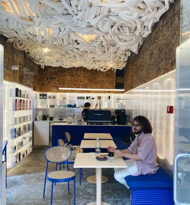 BookNoFees: Kaviareň – The Folks – Lisbon – Ľudia, fotka 2