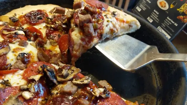 BookNoFees: Reštaurácia – Pizza Hut – Bucharest – Pizza Hut, fotka 3