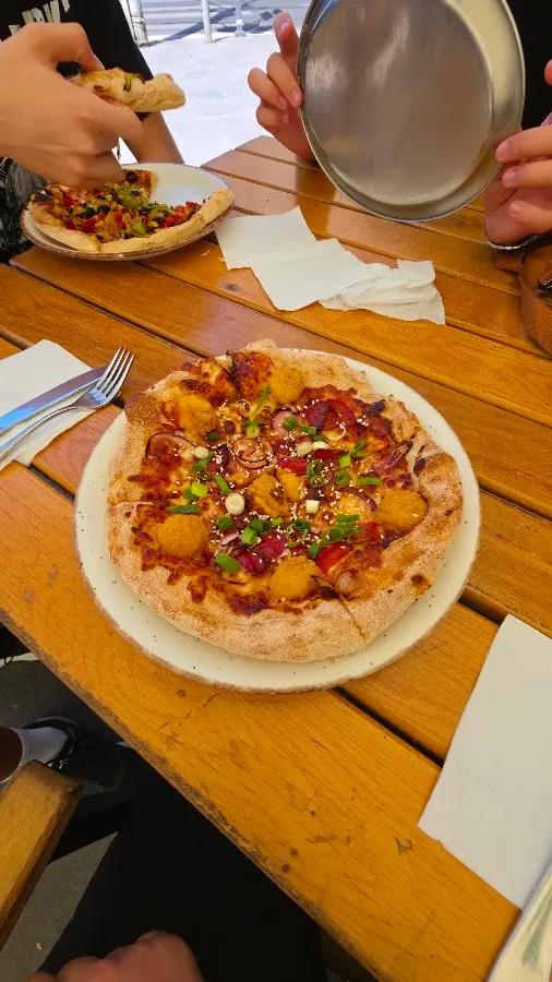 BookNoFees: Reštaurácia – Pizza Hut – Bucharest – Pizza Hut, fotka 2