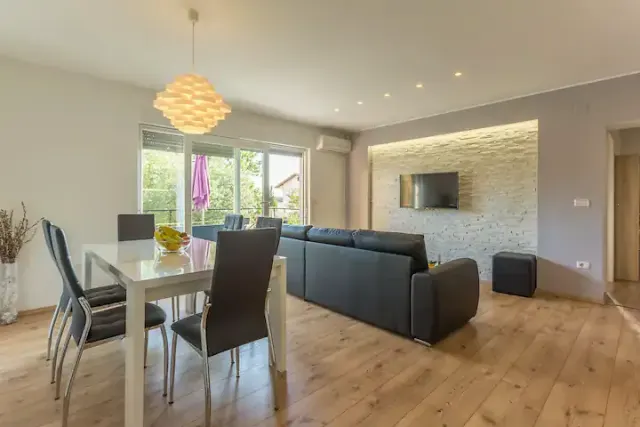 BookNoFees: Prázdninový apartmán Nives v Pule, až pre 6 osôb – Pula