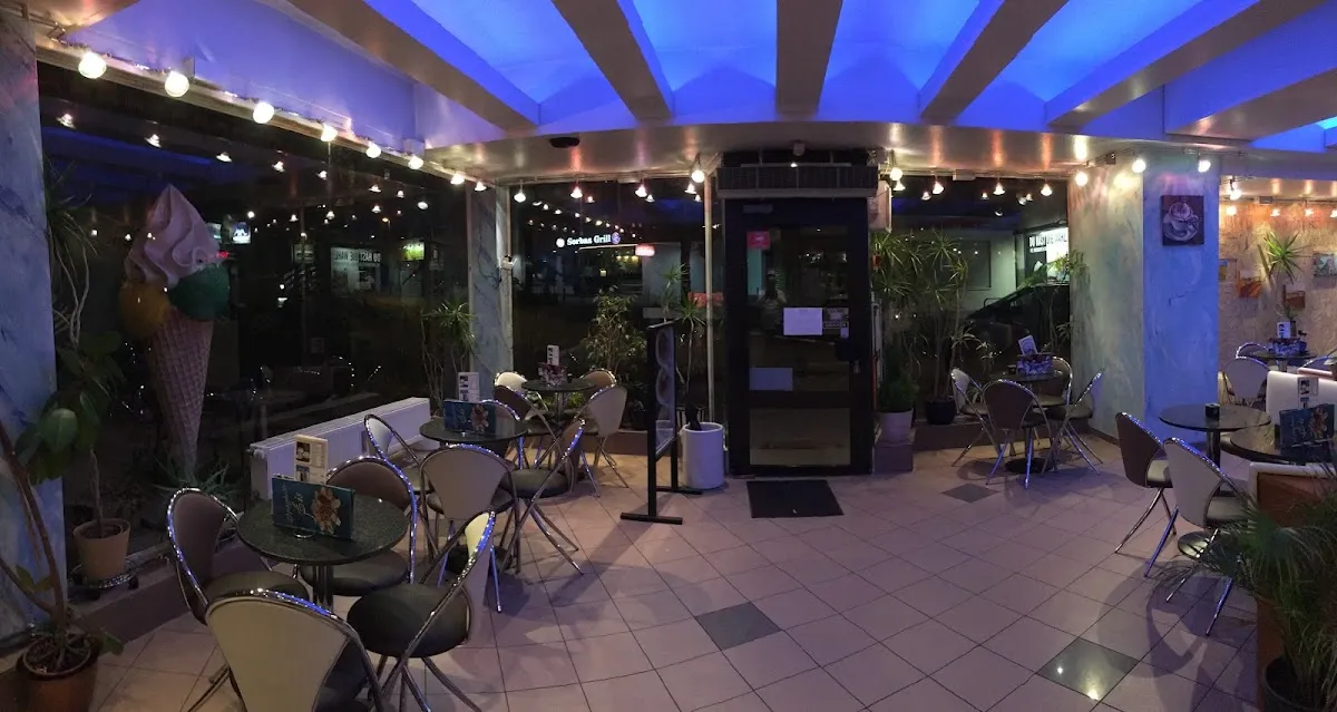 BookNoFees: Reštaurácia – Eiscafe Dolomiti – Herne – Kaviareň Dolomiti, fotka 1
