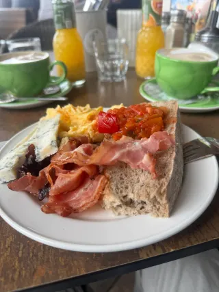 Reštaurácia – BookNoFees: fotka z recenzie používateľa Jens Scafarti na R-Café Möhnesee