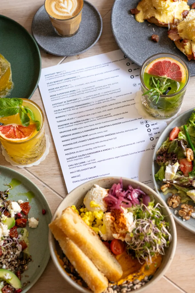 BookNoFees: Kaviareň – Bistro Monk – Prague – Bistro Monk, fotka 1