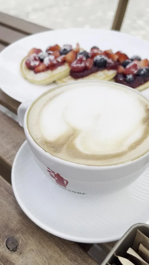 BookNoFees: Kaviareň – Cafe Capri – Ljubljana – Kaviareň Capri, fotka 3