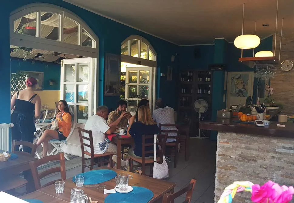 BookNoFees: Kaviareň – Cafe Capri – Ljubljana – Kaviareň Capri, fotka 1