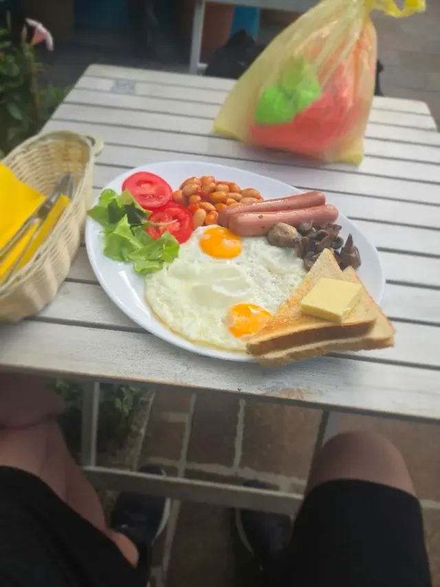 BookNoFees: Kaviareň – Cafe Capri – Ljubljana – Kaviareň Capri, fotka 2