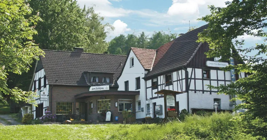 BookNoFees: Reštaurácia – Landgasthaus Zum Tackeberg – Möhnesee-Neuhaus – Vidiecka reštaurácia „Zum Tackeberg“, fotka 1