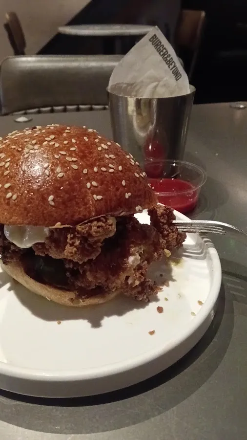 BookNoFees: Reštaurácia – Burger & Beyond – London – Burger a viac, fotka 2