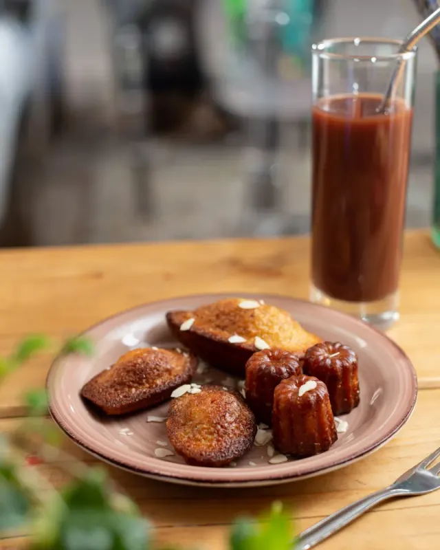 BookNoFees: Reštaurácia – Chez Emil – Berlin – U Emila, fotka 3