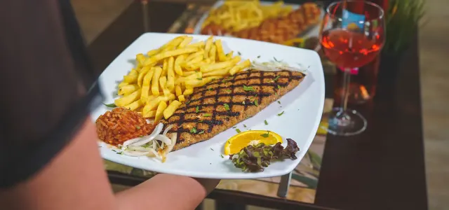 BookNoFees: Reštaurácia – Olympia Restaurant – Menden – Reštaurácia Olympia, fotka 2