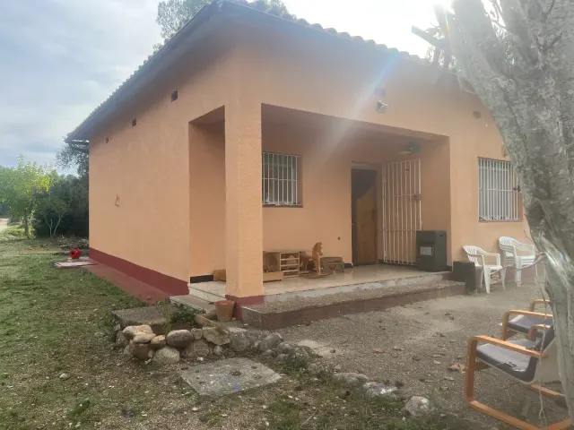 BookNoFees: Pokojný penzión so záhradou a krbom – Horta De Sant Joan