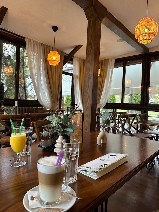 BookNoFees: Kaviareň – Forest Caffe – Belgrade – Forest Caffe, fotka 1