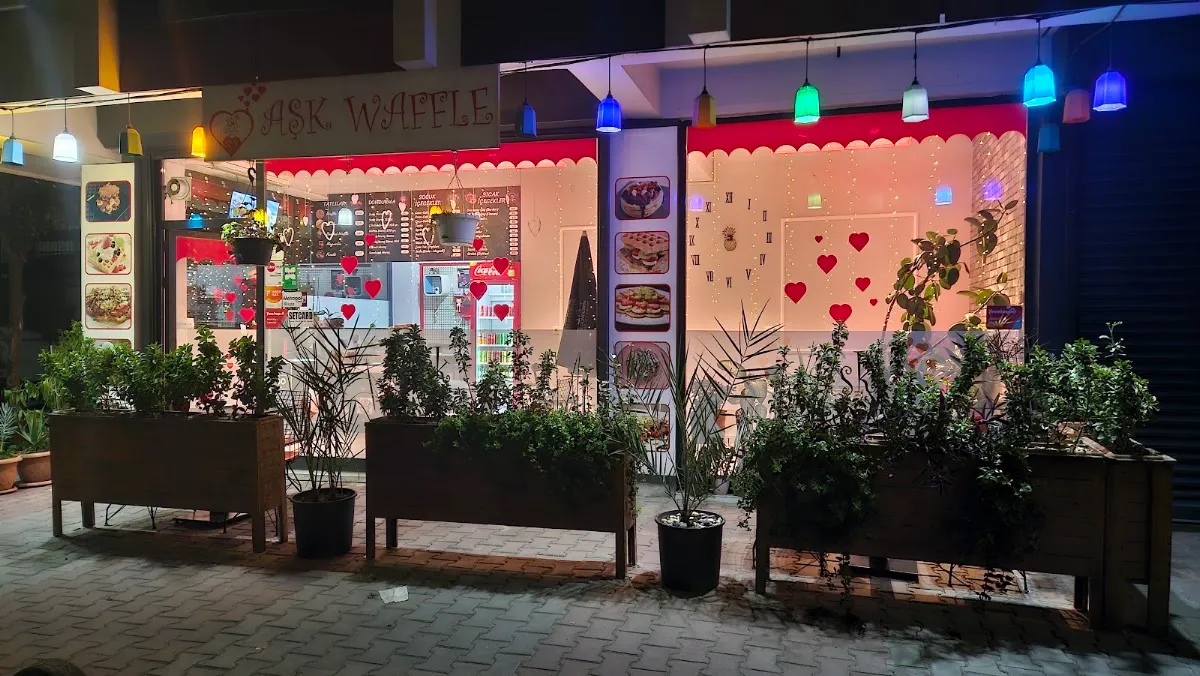 BookNoFees: Kaviareň – Aşk Waffle & Cafe – Istanbul – Aşk Waffle & Cafe, fotka 1