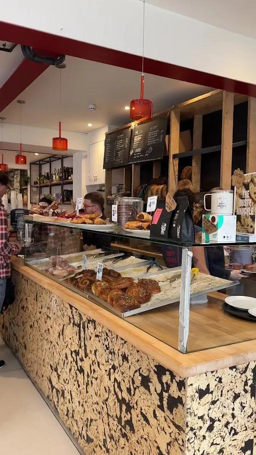 BookNoFees: Reštaurácia – Dusty Knuckle Bakery – London – Pekáreň Dusty Knuckle, fotka 3