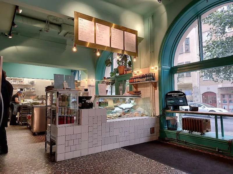 BookNoFees: Kaviareň – Babel Deli – Stockholm – Babel Deli, fotka 1