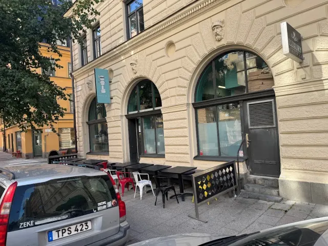 BookNoFees: Kaviareň – Babel Deli – Stockholm – Babel Deli, fotka 2