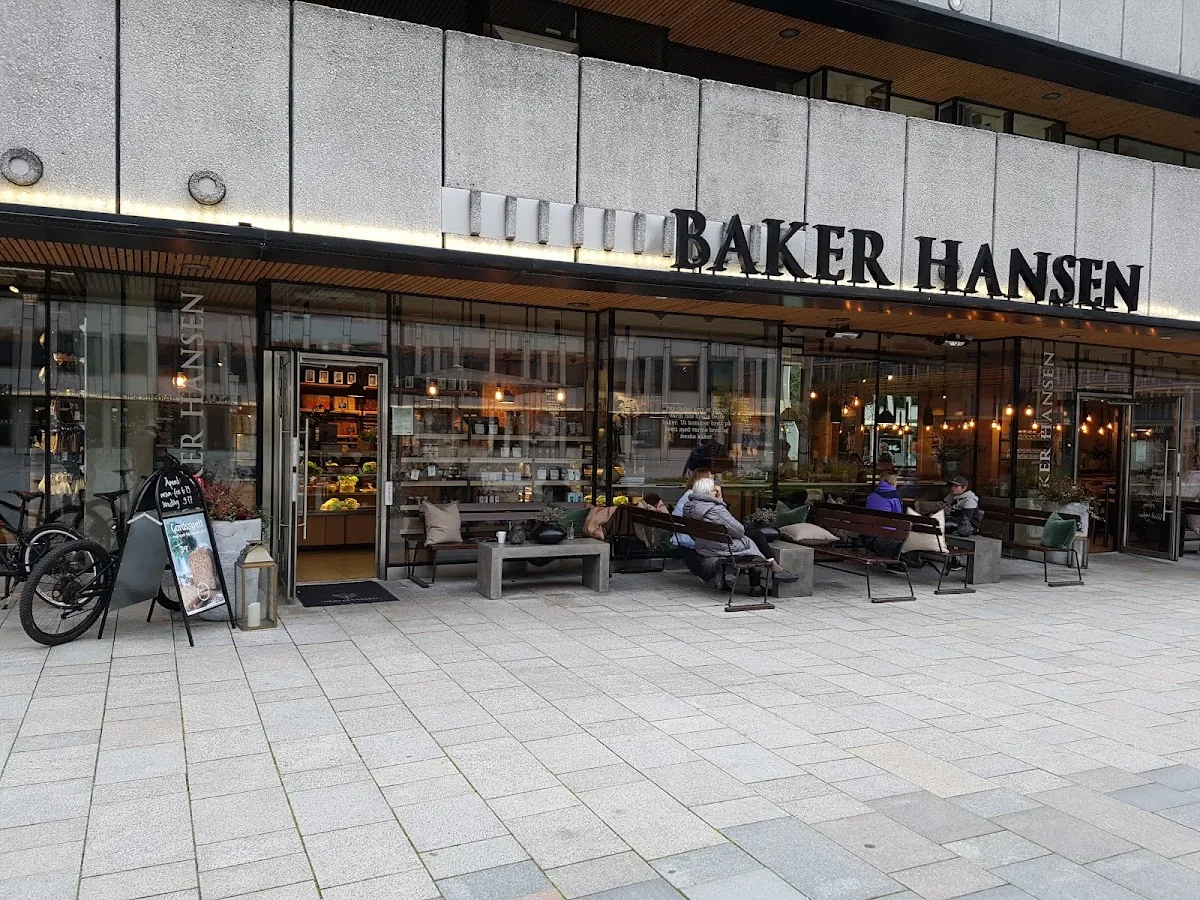 BookNoFees: Kaviareň – Baker Hansen – Oslo – Baker Hansen, fotka 1