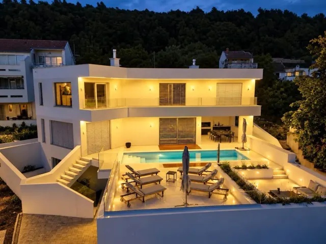 BookNoFees: Vila Luise – Rogoznica