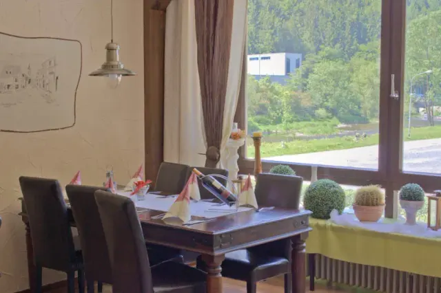 BookNoFees: Reštaurácia – Restaurant Vier Jahreszeiten – Werdohl – Reštaurácia Štyri ročné obdobia, fotka 3