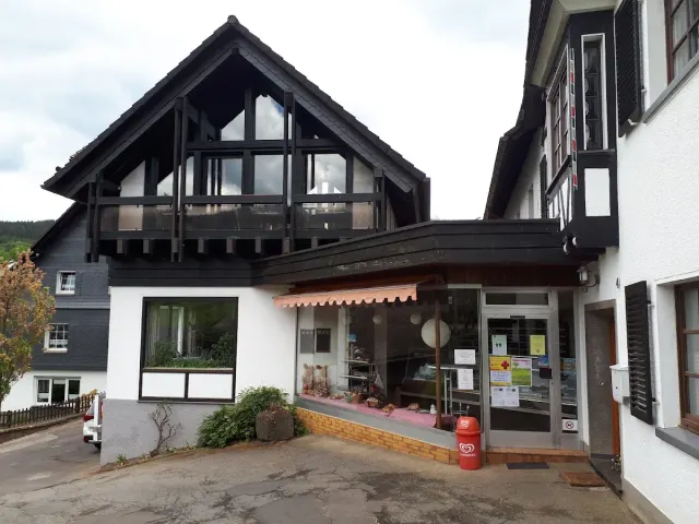 BookNoFees: Reštaurácia – Mennekes Konditorei und Café – Kirchhundem – Cukráreň a kaviareň Mennekes, fotka 2