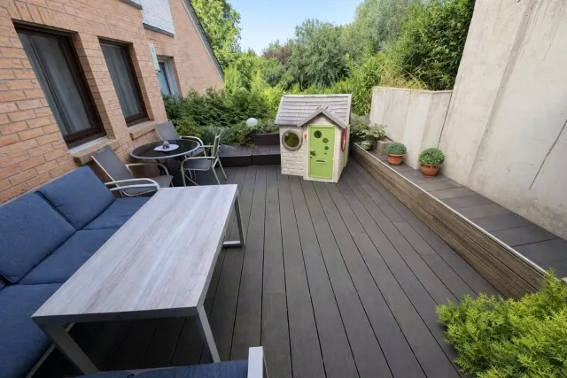 BookNoFees: Pokojný apartmán s terasou a výhľadom do záhrady – Rheinstetten