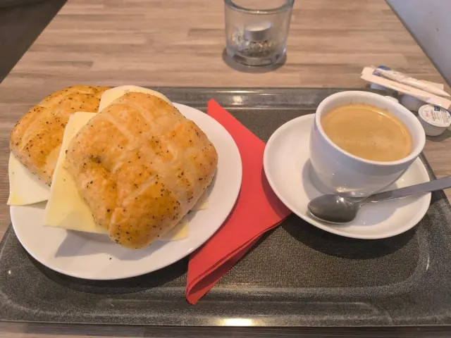 BookNoFees: Pekáreň – Bäckerei und Café Schulte – Warstein – Pekáreň a kaviareň Schulte, fotka 2
