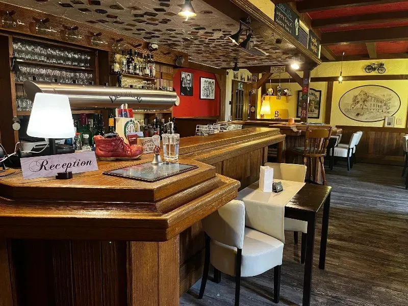 BookNoFees: Reštaurácia – Henblas — Hotel, Restaurant & Pub – Neuenrade-Altenaffeln – Henblas — hotel, reštaurácia a pub, fotka 1