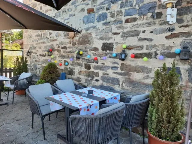 BookNoFees: Reštaurácia – Henblas — Hotel, Restaurant & Pub – Neuenrade-Altenaffeln – Henblas — hotel, reštaurácia a pub, fotka 2