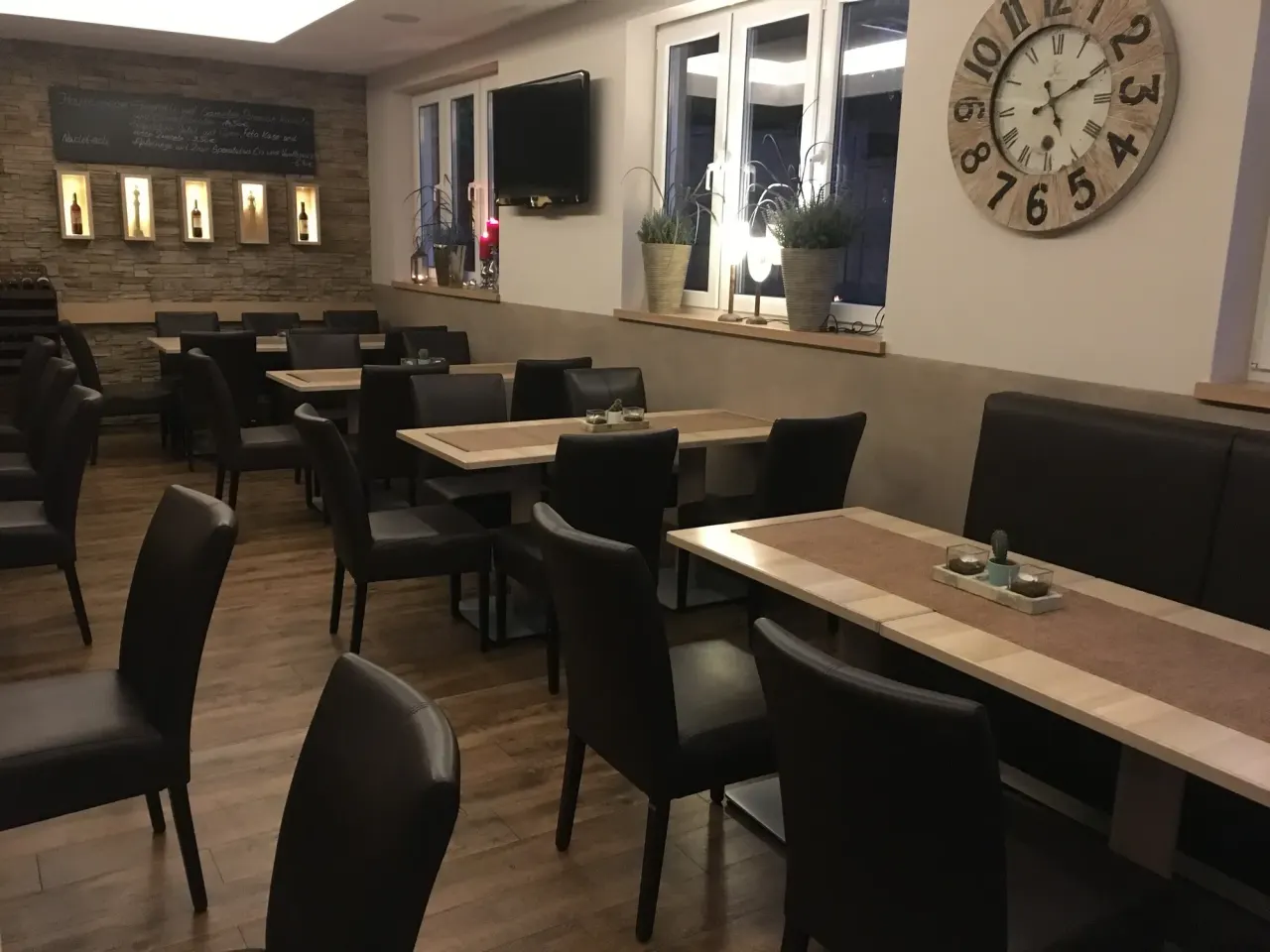 BookNoFees: Reštaurácia – Diablo – Eslohe – Diabol, fotka 1