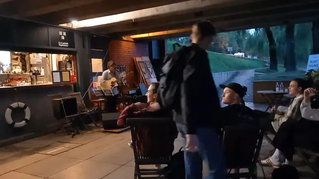 BookNoFees: Kaviareň – Klub rečnih kapitanov – Ljubljana – Klub riečnych kapitánov, fotka 3