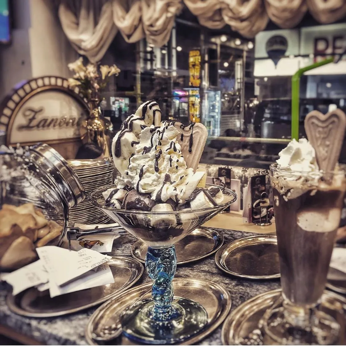 BookNoFees: Kaviareň – Eissalon Garda – Vienna – Garda Lounge, fotka 1
