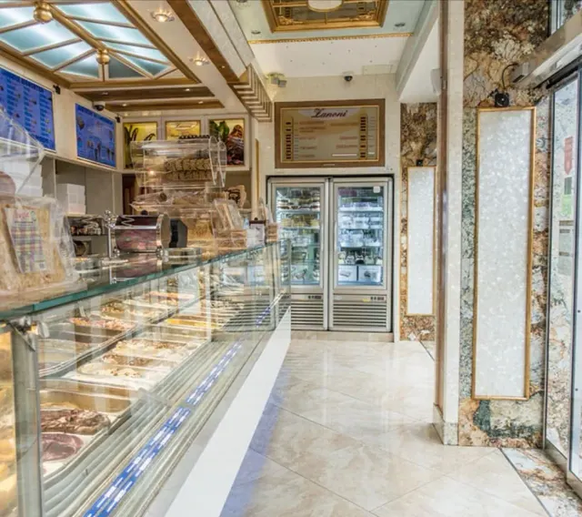 BookNoFees: Kaviareň – Eissalon Garda – Vienna – Garda Lounge, fotka 2