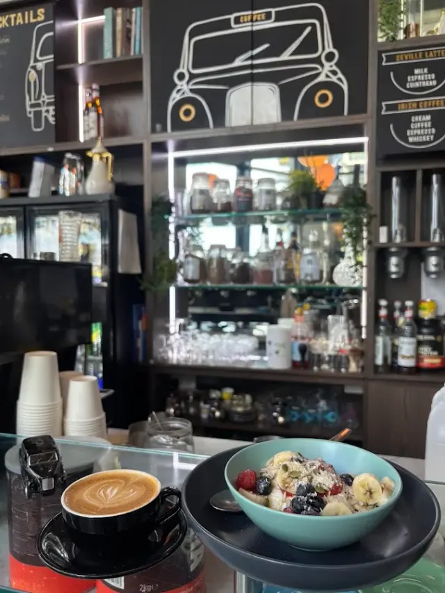 BookNoFees: Kaviareň – Black Cab Coffee Co – London – Black Cab Coffee Co, fotka 2