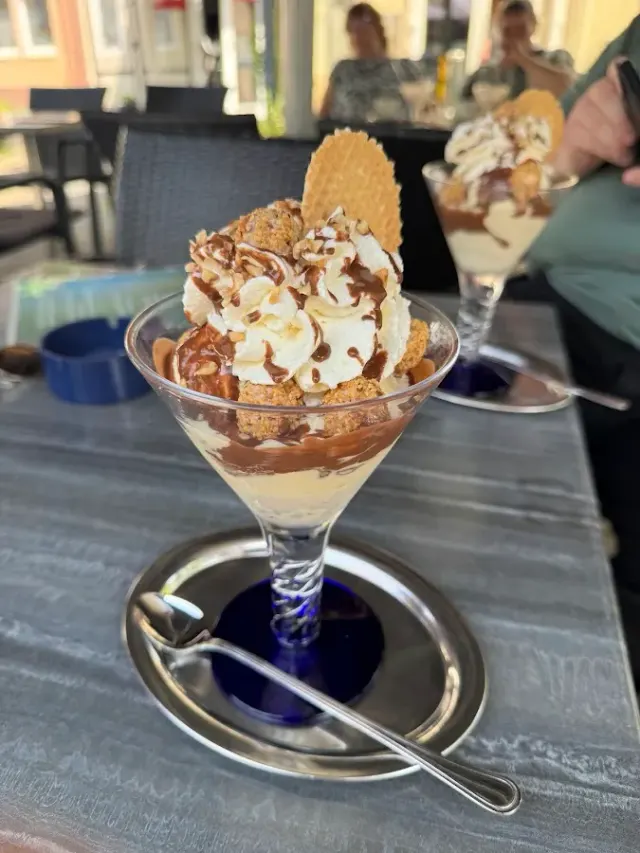 BookNoFees: Reštaurácia – Eiscafé San Remo – Altena – Kaviareň San Remo, fotka 3