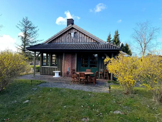 BookNoFees: Pokojný drevený domček s westernovým šarmom – Brekendorf