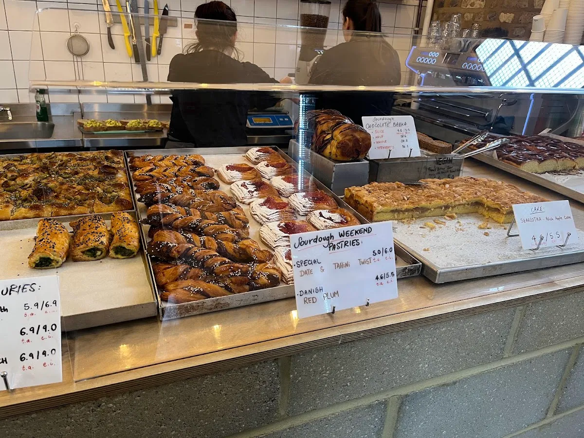 BookNoFees: Pekáreň – Holloway Model Bakery – London – Pekáreň Holloway Model, fotka 1