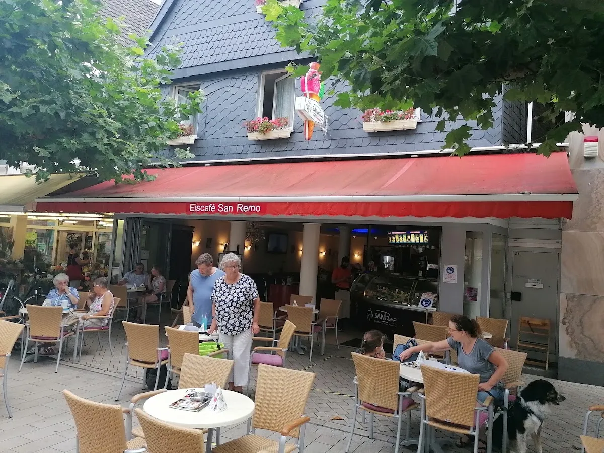 BookNoFees: Zmrzlina – Eiscafé Dolomiti – Menden – Kaviareň Dolomiti, fotka 1
