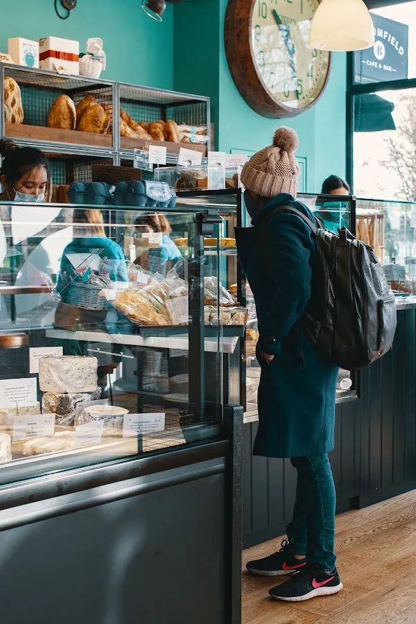 BookNoFees: Pekáreň – Holtwhites Bakery & Deli – London – Pekáreň a lahôdky Holtwhites, fotka 1