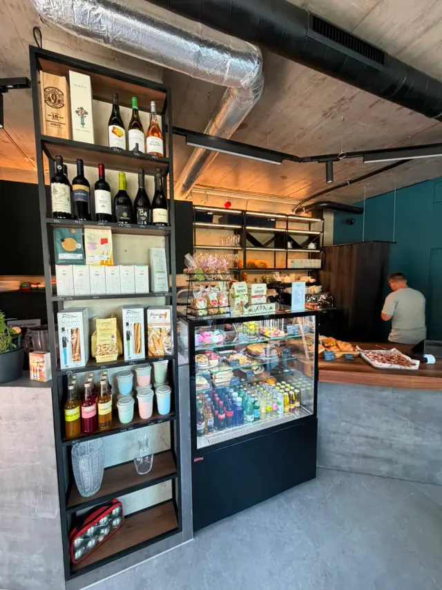 BookNoFees: Kaviareň – Bellčafe – Prague – Bellčafe, fotka 3