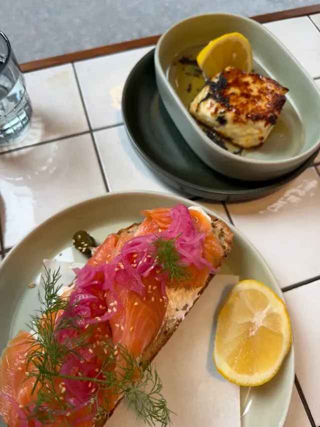 BookNoFees: Kaviareň – Beard Park Cafe – Helsinki – Kaviareň Beard Park, fotka 2